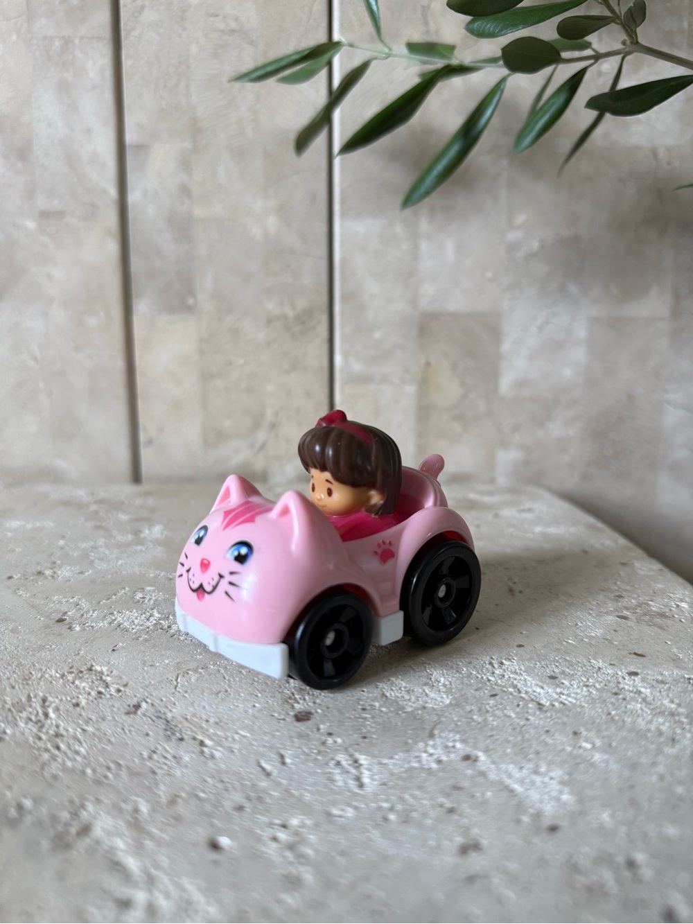 LITTLE PEOPLE | mia wheelie